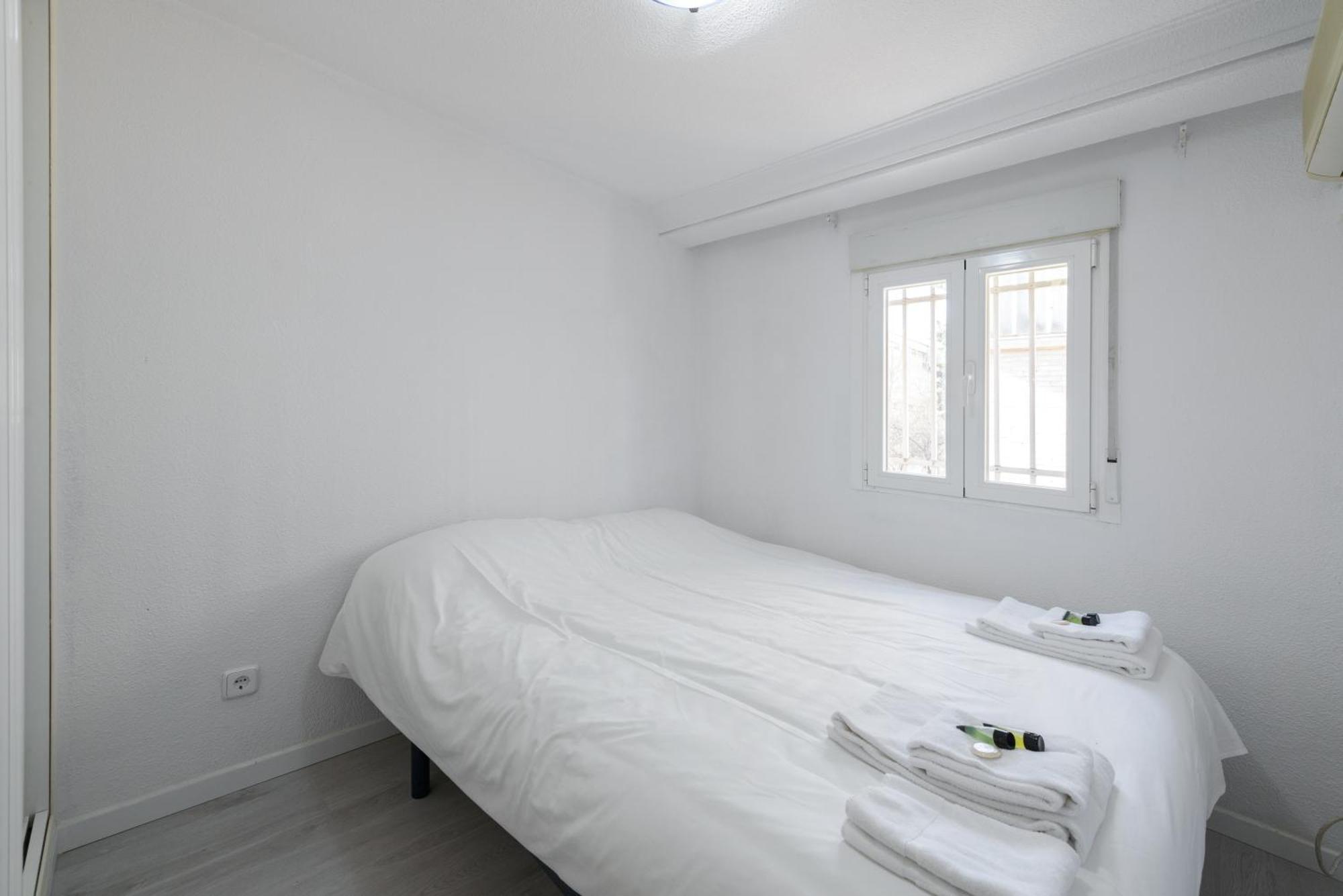 Sabadell Calle, Casa Familiar De 3 Dormitorios Con Terraza Junto Metro Fuencarral Madrid Exteriör bild